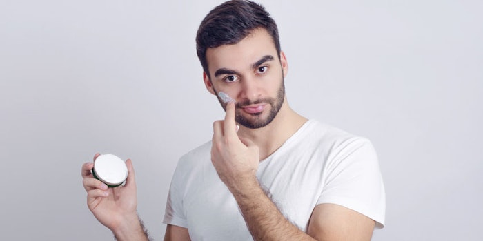 ManApplyingFaceCream_850x425