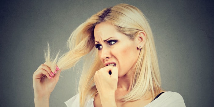 WomanLookingatherBlondeDamagedHair_850x425