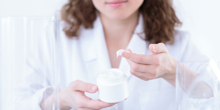 chemist-testing-lotion-lab-sample_850x425