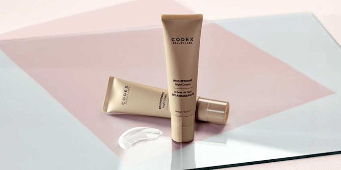 The Brightening Moisturizer and Brightening Night Cream supports the microbiome and protects the skin’s barrier against reactive oxidative stress.