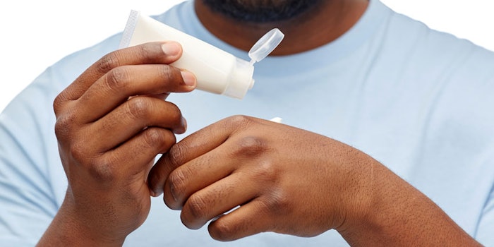 AfricanBlackManApplyingLotionToHand_850x425