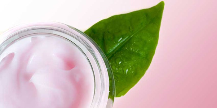 BLUSH Oléoactif is a natural liposoluble active that can be formulated for skin and color cosmetics and provide the final product with a pink hue.