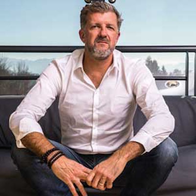 The Institut des Sciences Analytiques et de Physico-Chimie pour l'Enviro­nnement et les Matériaux (IPREM) worked on a generation of bio-inspired microgels, opening the door to applications for cosmetics and health. 'Microgels are tiny sponges containing up to 95% water with swelling/shrinking abilities under stimuli effect,' explained Laurent Billon.