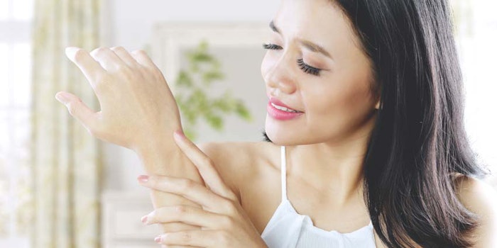 AsianWomanCaressingSkinRubbingTouchingSoothing_850x425