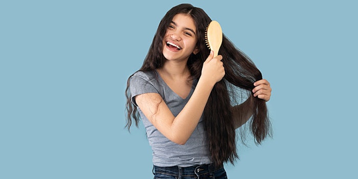 It is important to choose the right brush for the type and length of the hair, and even the materials used in the brush. Mayraki Professional recommended a wooden brush to optimize scalp health.