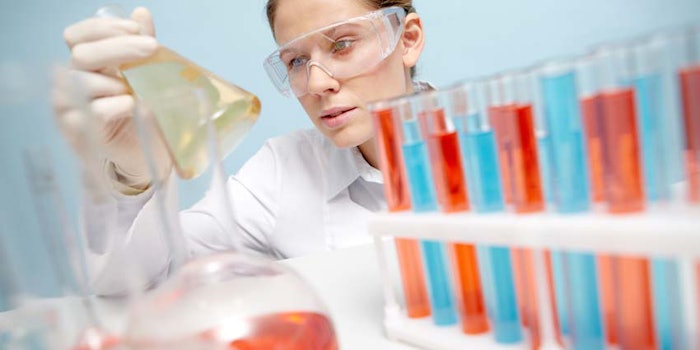 WomanChemistLabFlaskTestTubesLiquidsColorChemistryConcept_850x425