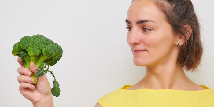 WomanHoldingBroccoliThinking_850x425