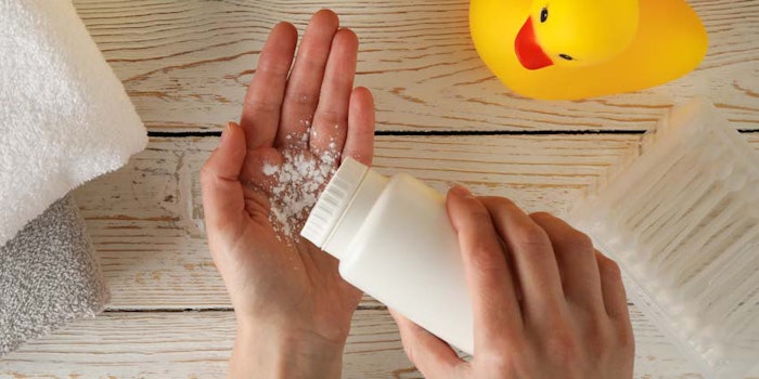 WomanHandPouringBabyPowderBabySuppliesBackground_850x425