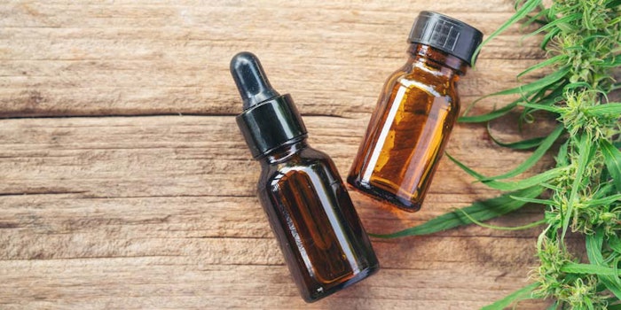 HempCBDVialExtractsWoodBackground_850x425