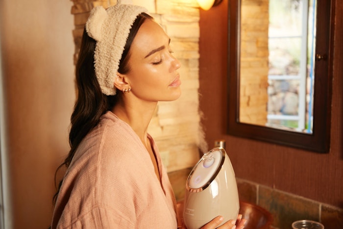 The Honest x Vanity Planet Aira Ionic Facial Steamer is intended to clarify and hydrate skin as it steams away impurities.