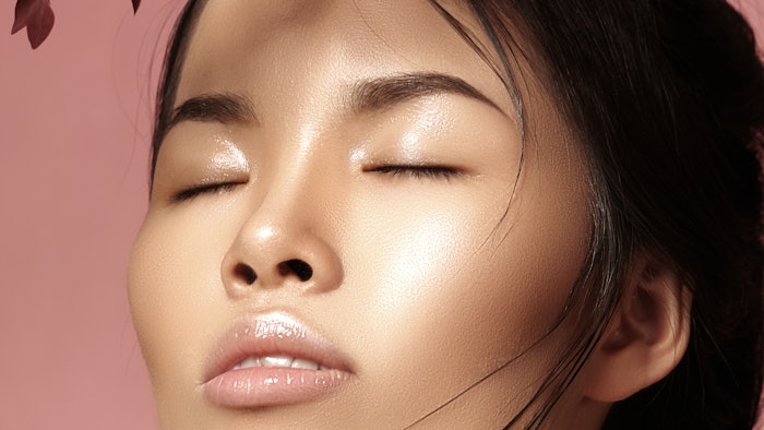K-beauty trend 'glass skin' is all about skin that is poreless, reflective and glossy that gives the appearance of glass.