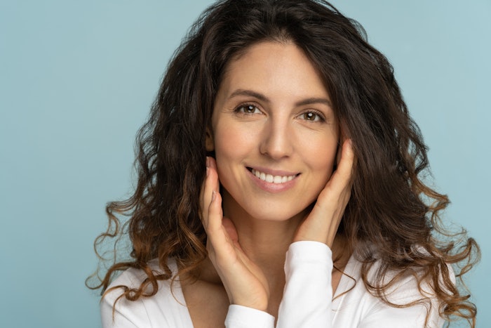 SymRenew HPR provides enhanced skin cell renewal without barrier disruptions and improves the appearance of fine lines and wrinkles reportedly in 4 weeks.