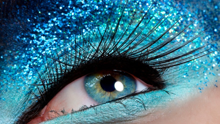Inspired by the brilliant, metallic blue color in the fruit of the Pollia condensata plant, a group of researchers and the University of Cambridge has developed a biodegradable glitter made from cellulose nanocrystals.