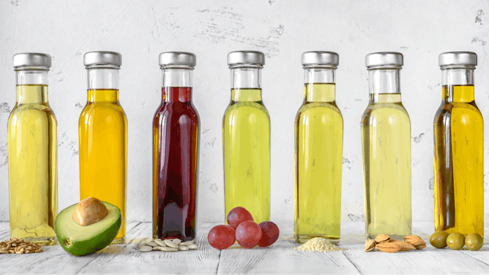 This work evaluated the occlusive performance of different vegetable oils used as emollients in skin care formulations through comparative analysis with petrolatum.