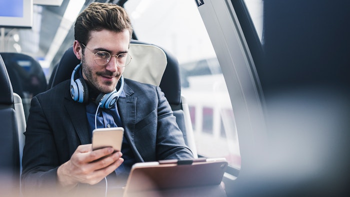 IFSCC selected Symrise's poster as one of the ten best for its findings on blue light effects, which explained the skin-protecting properties and results of Dragosine.