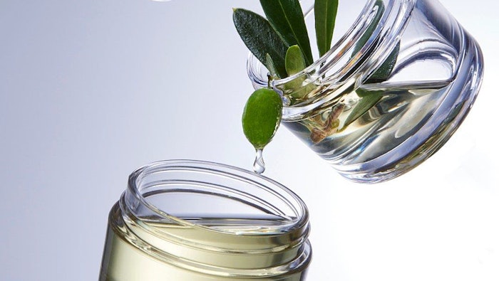 Characteristics of Biophytosebum are shinier, more easily spreadable and is reportedly as smooth as a volatile silicone, and less greasy than a film-forming one.