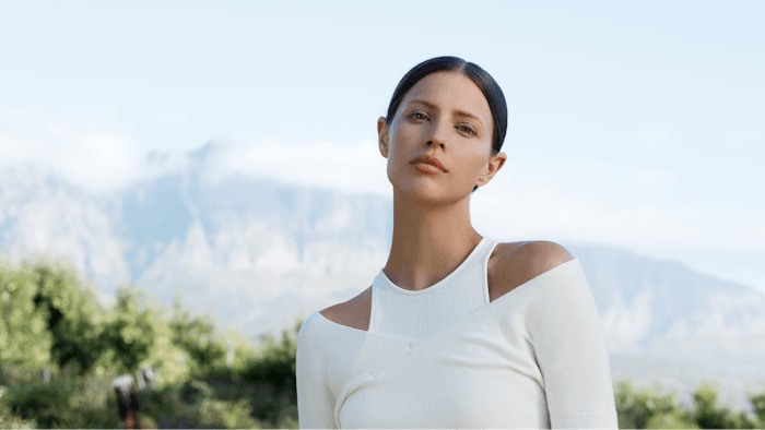 Obtained from an eco-compatible biocatalytic process, Galactinol Advanced activates skin defense mechanisms and triggers skin resilience, improving elasticity, firmness and reducing wrinkles.