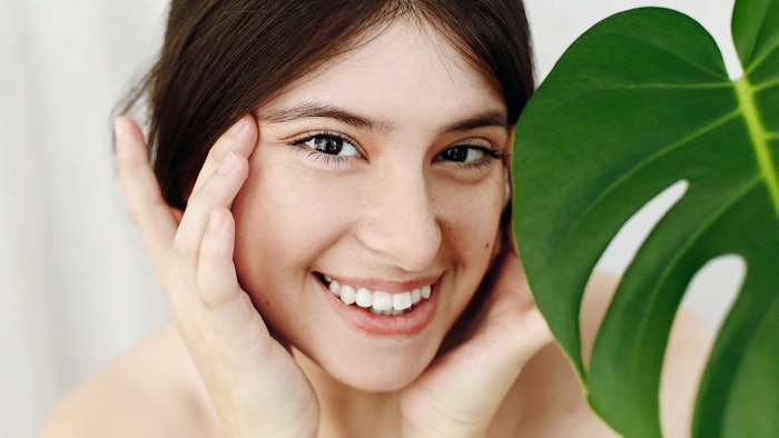 Myralys is said to be an eyelid lifter and under-eye rejuvenator for a total eye contour rejuvenation.