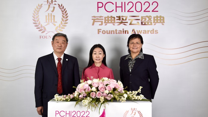 Award presenters included (from L): Chen Shaojun, chairman, China Association of Fragrance, Flavor and Cosmetic Industries; Hu Kunping, managing director, Reed Sinopharm Exhibitions; and Wang Minyan, chairman, China Cleaning Industry Association.