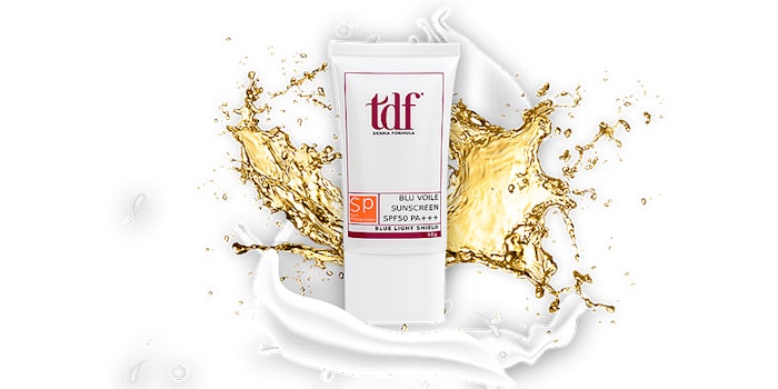 TDF Blu Viole Sunscreen specifically protects the skin from not only sun damage but blue light as well, preventing hyperpigmentation, melasma and brown spots.