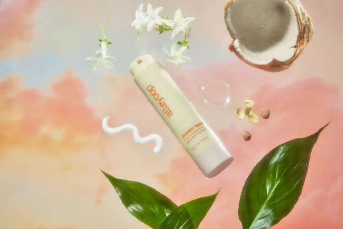 The product is housed in a refillable bottle made from 100% PCR PP material that features a reusable pump made from virgin PP.