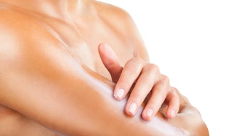 The model accurately predicted skin permeability and the speed of the UHPLC method could classify it as a high-throughput approach.
