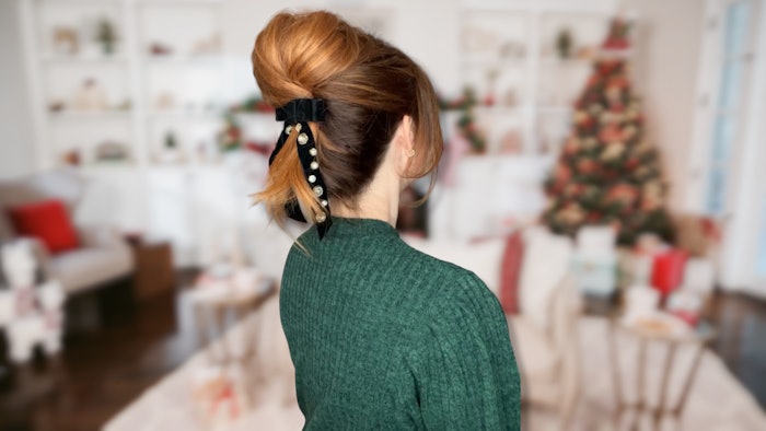 Cindy Duplantis shows how to create the massive bun and bow look.