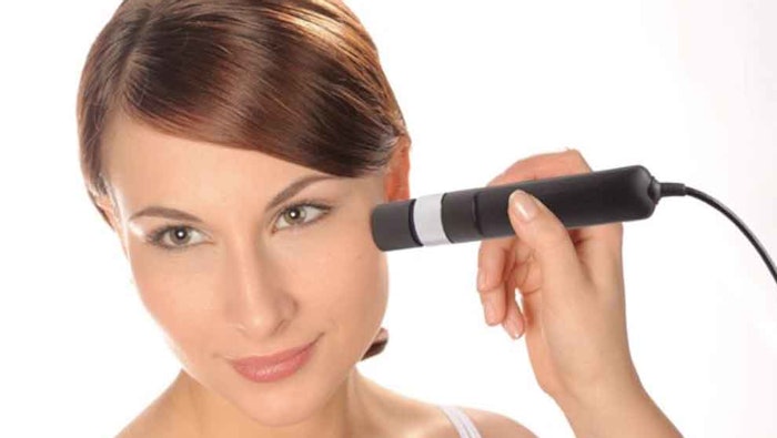 The Skin-Colorimeter Flex CL 440 is available as a stand-alone device and connectable to an MPA system, a modular device that allows the user to build their own skin care tool by connecting multiple tools.