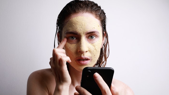 The company uses advanced imaging technology and parallel polarized light to accurately detect glossiness issues at both the surface and deep levels of the skin.