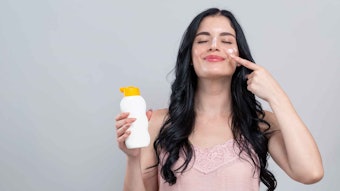 It is important to evaluate the vehicle formulation when developing sunscreens since it influences their efficacy.