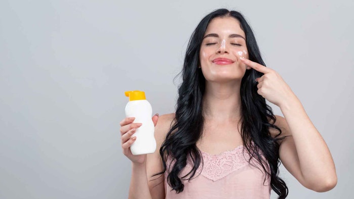 It is important to evaluate the vehicle formulation when developing sunscreens since it influences their efficacy.