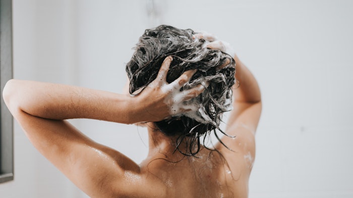 The pH Plex Care and Conditioner hydrates, smoothes and refines hair, treats with a dose of alpha hydroxy acids and keeps hair shiny and youthful.