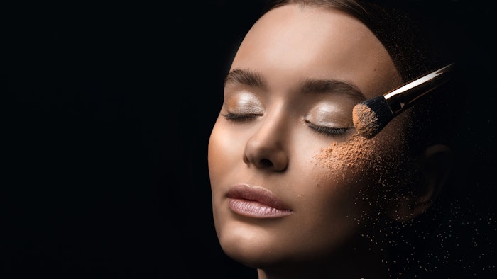 The pigment offers a silky shimmer that gives formulations the currently trendy glow. The apricot hue adapts to virtually any skin tone, giving formulations a warm appearance.