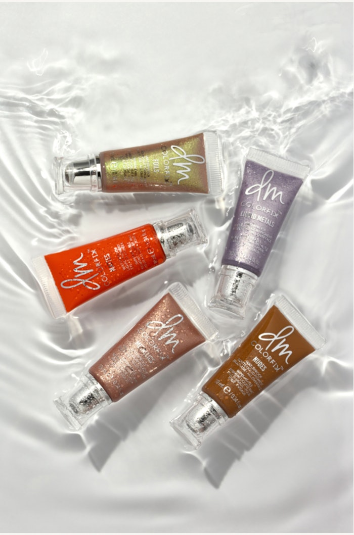 The 'Forever Fix Complex' combines film formers, dry oils and high-intensity pigments that easily glide and set for all day wear.