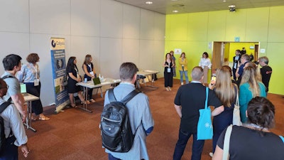 L'Oréal hosted a Sustainability Challenge in a mini side session during the Congress. Two winners were announced; one for makeup and another for sun protection.