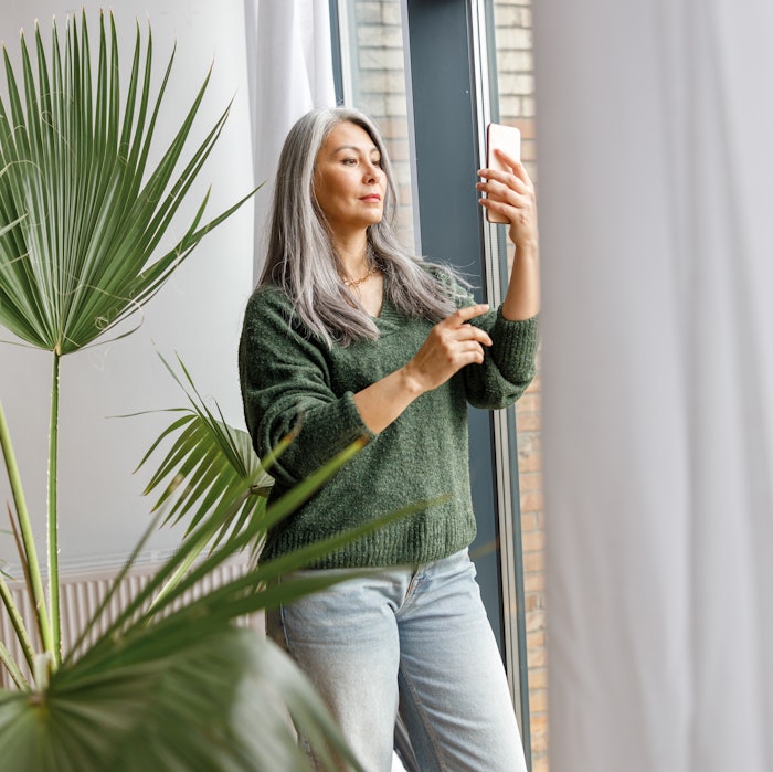 Per in vitro testing, Myoline acts on the neuromuscular junction to impart a myorelaxing, or skeletal-muscle-relaxing, action. After five days of treatment with Myoline, the technology reportedly smooths the appearance of expression lines in young skin, while 'blurring' the appearance of wrinkles in mature skin.