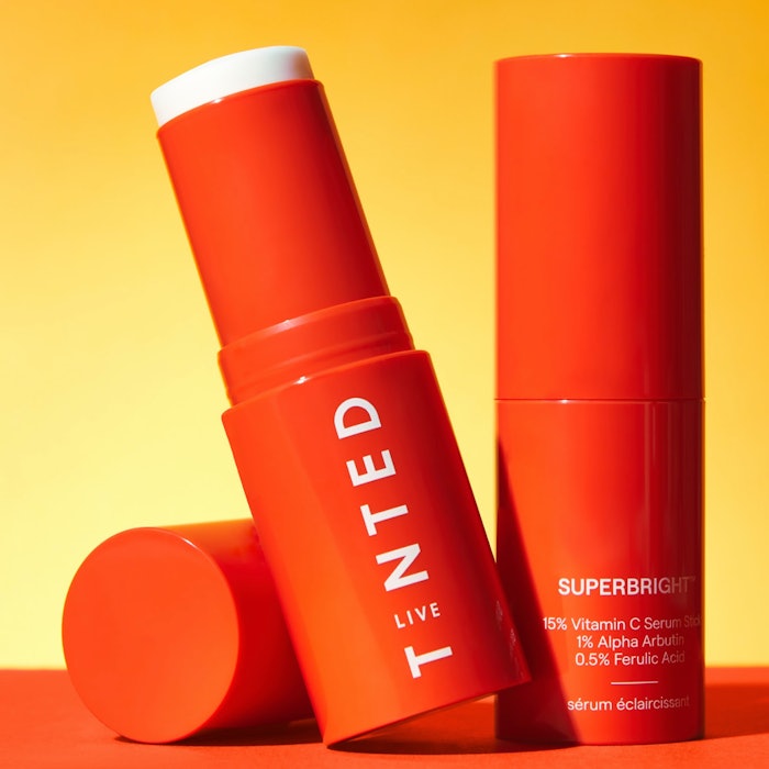 This serum stick is specially formulated to act as a protective bodyguard, shielding your skin from free radicals and harmful UV rays.