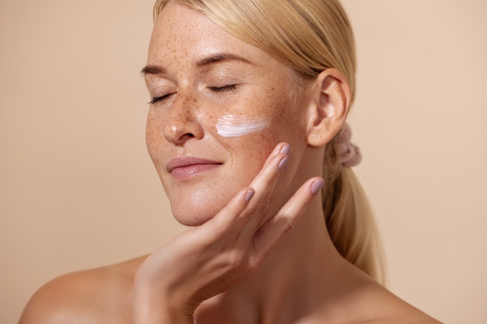 A new report from Kline argues that the application of emollients and moisturizers, delivery systems, fragrances and essential oils, texture modifiers, and exfoliants can boost sensorial experiences to elevate everyday products and create “indulgent rituals that engage the senses” and emotions while also differentiating products in a crowded and dupe-riddled beauty market.