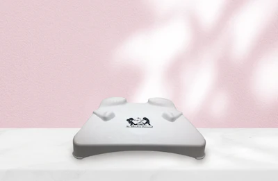 The Ergo Lift was conceived not just as a device to free the technician of client body weight but as an invaluable tool in guiding client hand placement, actively preventing the imposition of unwanted movement, and maintaining an efficient service time.