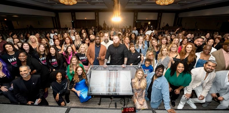 Hosted by Mireya Villarreal and Julie Hightower, Beauty Gives Back is a movement that was packed with influential beauty industry leaders, artists and beauty brands, joining together to support and mentor guests.