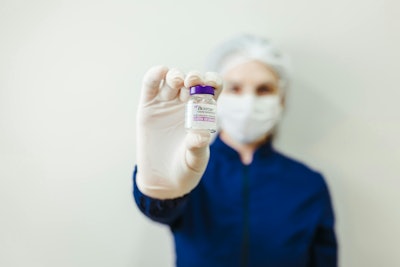 预计激光和类似肉毒杆菌的治疗在各个年龄段的消费者中会越来越受欢迎，并且消费者对使用此类服务​​的开放程度也会提高。
