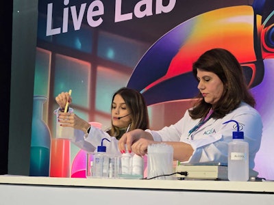 Live Lab demo of a sulfate-free gel soap by Aquia