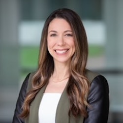 Lindsay Schechter Headshot (1)