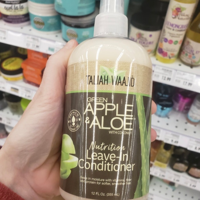 Based on superfood ingredients, the Taliah Waajid's Green Apple & Aloe nutritive hair care regimen was created to enhance medium to tight curls.