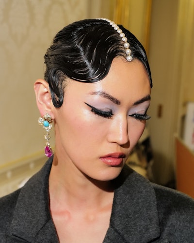 Model with finger waves and a wet hair look at Miss Sohee Paris Haute Couture Week