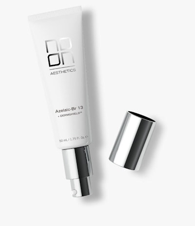 The DermShield technology, one of Noon’s signatures, enables the usage of potent active ingredients like acids and retinoids without the side effects like burning that accompany them.