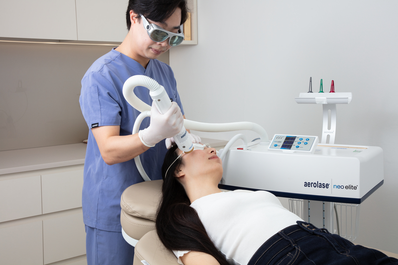 The Neo Elite&rsquo;s 650-microsecond 1064nm Nd:YAG laser penetrates deeply to treat acne at multiple levels.