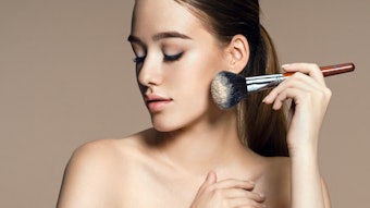 Among other benefits, it delivers light-diffusing, soft-focus effects for a flawless finish.