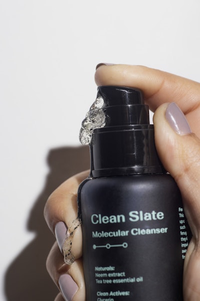 Every formula is designed to respond to a specific modern stressor. For example, the Clean Slate cleanser addresses both congestion and dehydration, pairing salicylic acid with bio-sugars to reduce breakouts while supporting moisture retention.