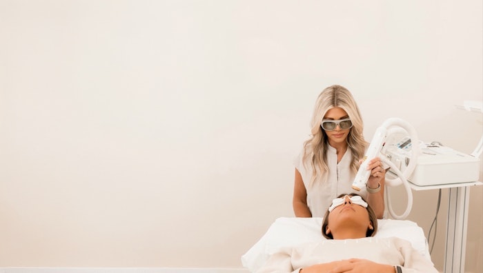 The Neo Elite utilizes advanced 650-microsecond Nd:YAG technology to gently heat the dermis.